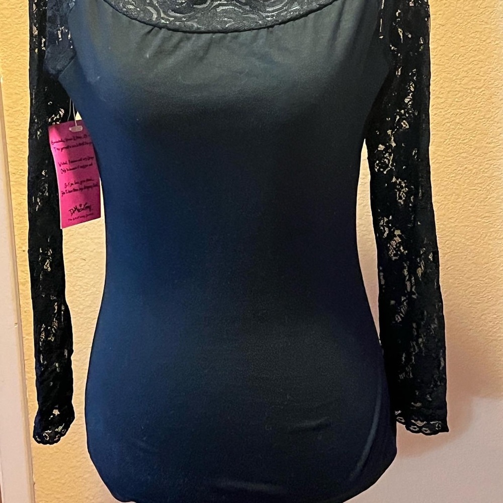 Demi Loon top